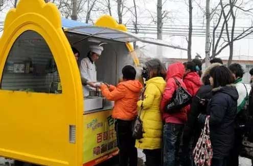 書報亭、早餐車，甚至垃圾桶都有二維碼“身份證”了。