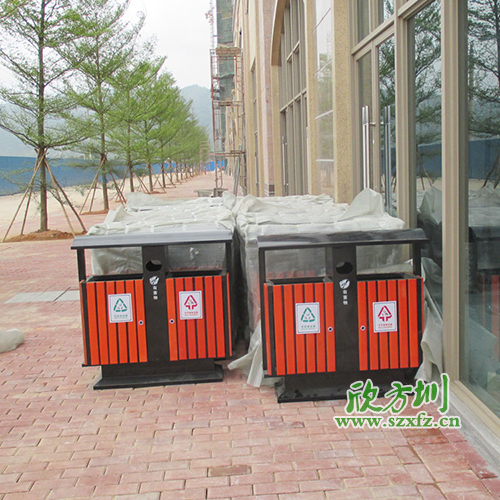 廣州清遠地產(chǎn)物業(yè)公司，增添欣方圳鋼木垃圾桶